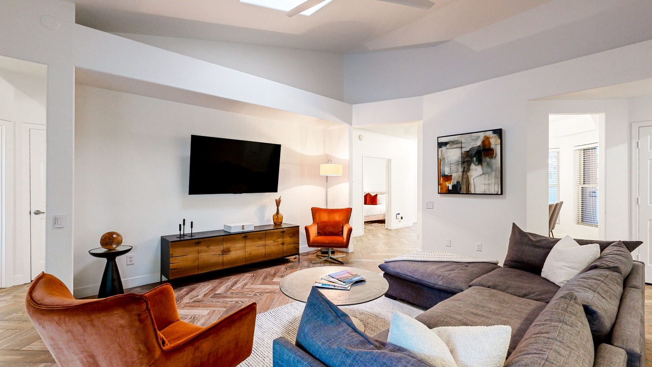 Photo of Livingroom in Paradise Valley Village