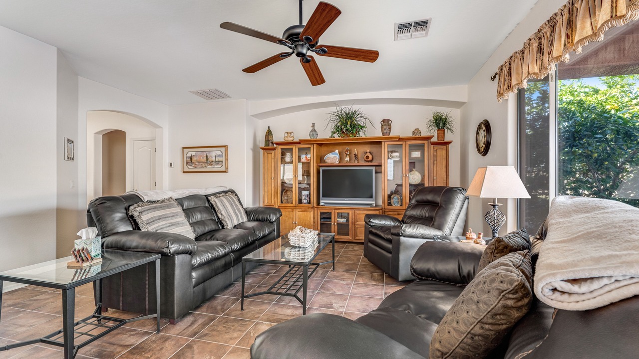 Photo of Livingroom in Gold Canyon