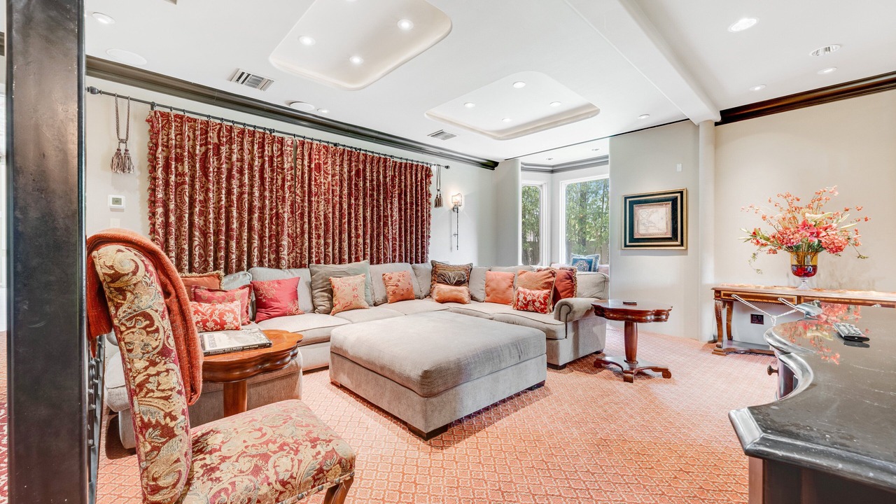 Photo of Livingroom in Los Olivos Historic District