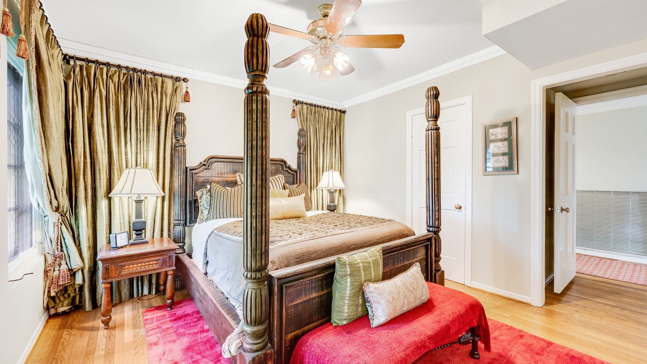 Photo of Bedroom in Los Olivos Historic District