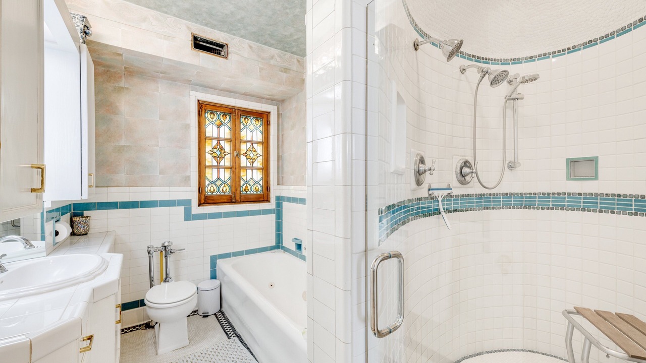 Photo of Bathroom in Los Olivos Historic District