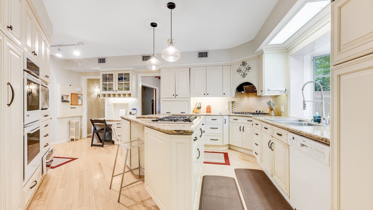 Photo of Kitchen in Los Olivos Historic District