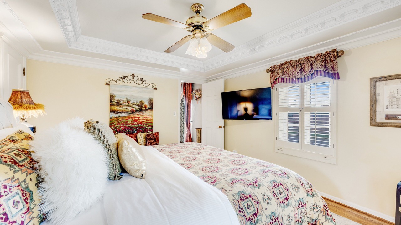 Photo of Bedroom in Los Olivos Historic District