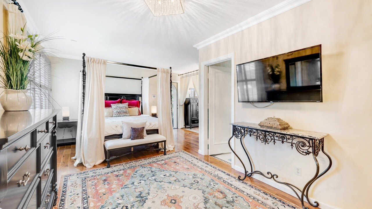 Photo of Bedroom in Los Olivos Historic District