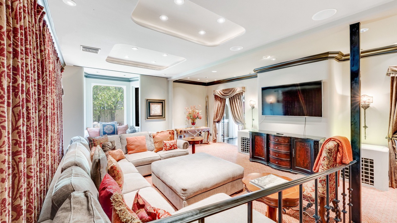 Photo of Livingroom in Los Olivos Historic District