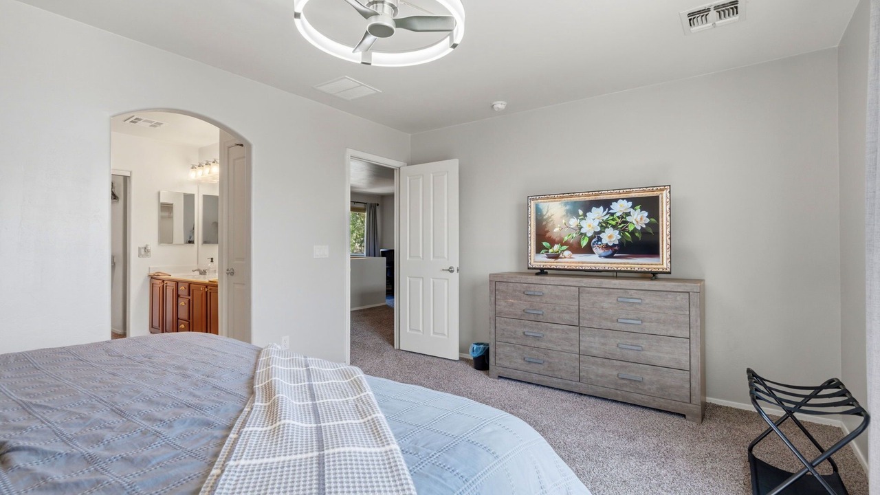 Photo of Bedroom in Green Valley
