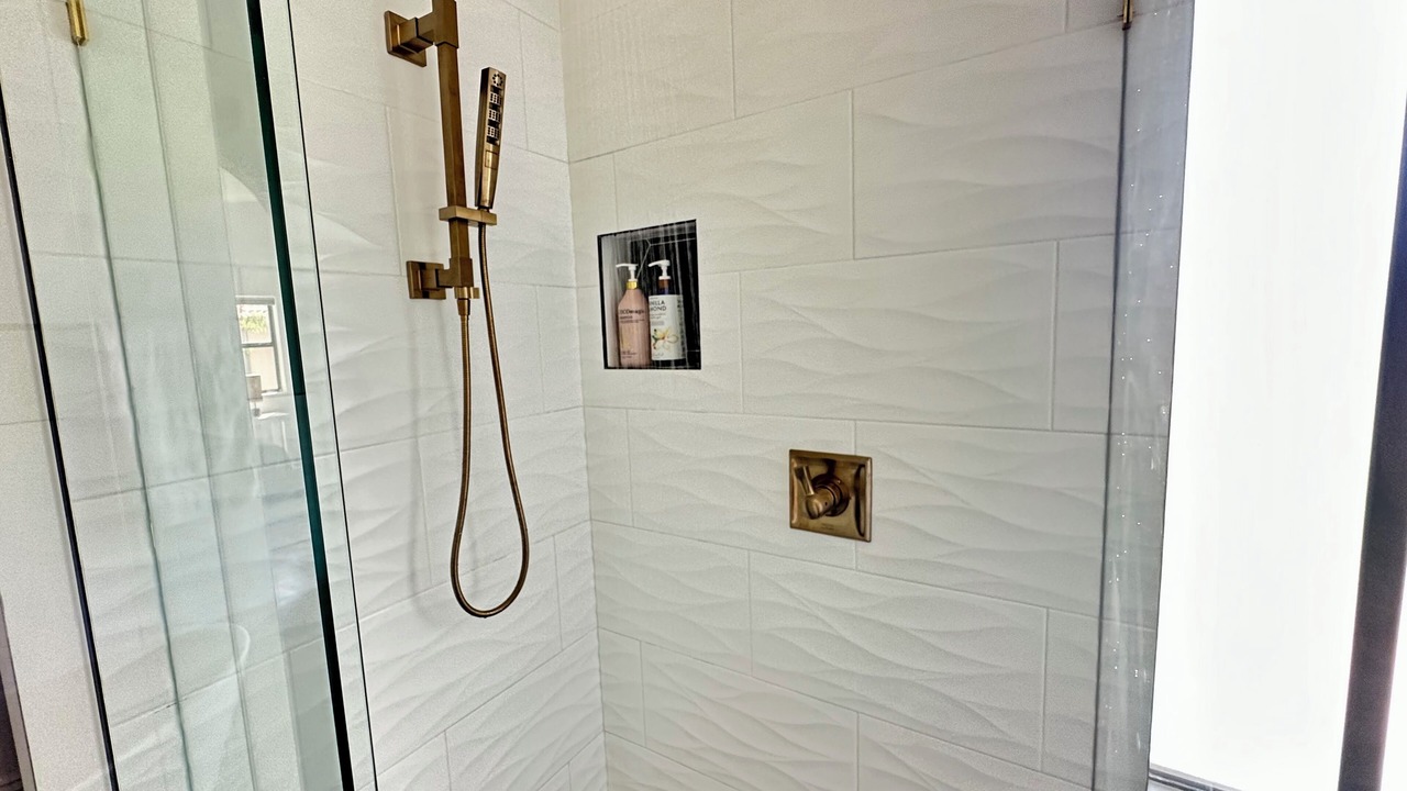 Photo of Bathroom in Val Vista Lakes