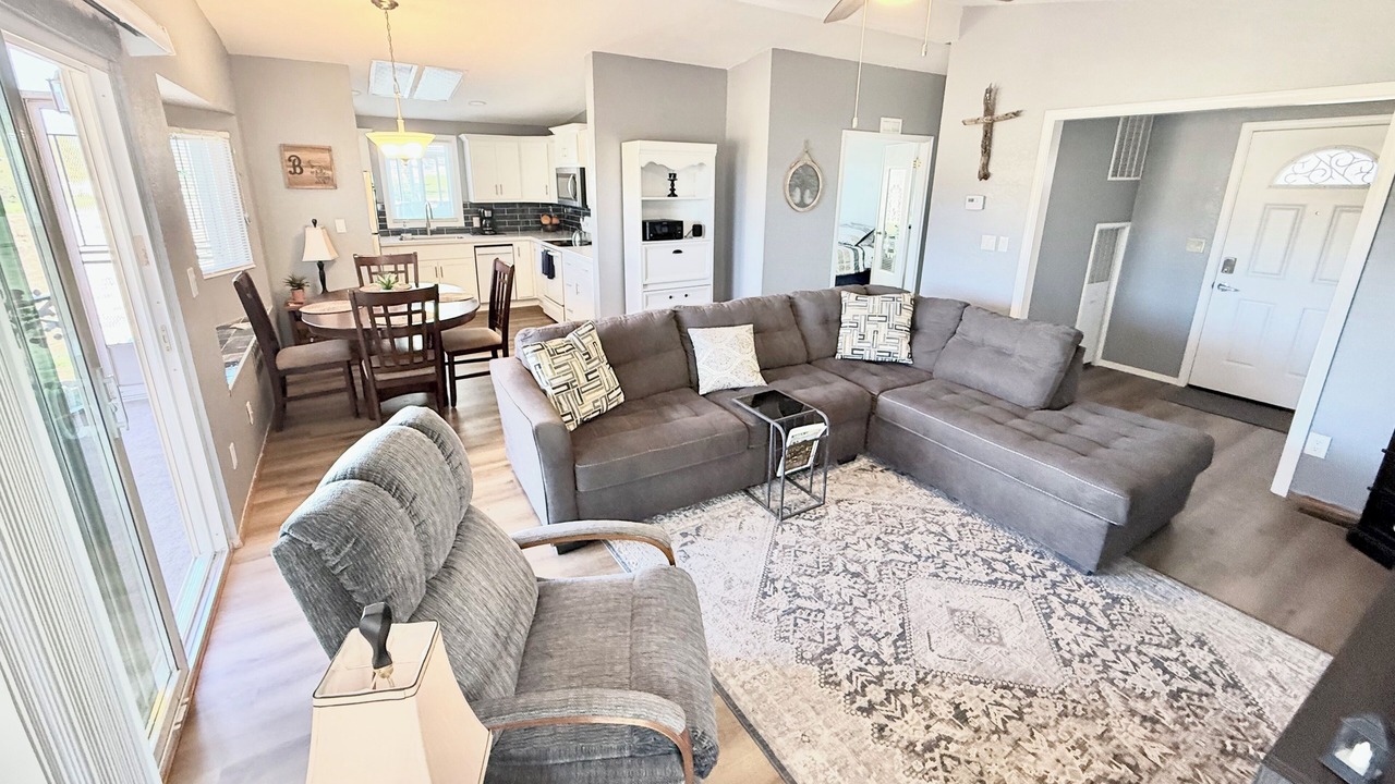 Photo of Livingroom in Happy Trails