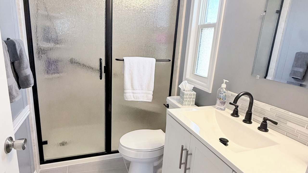 Photo of Bathroom in Happy Trails