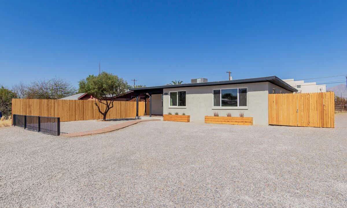 Photo of Outdoor in Peter Howell