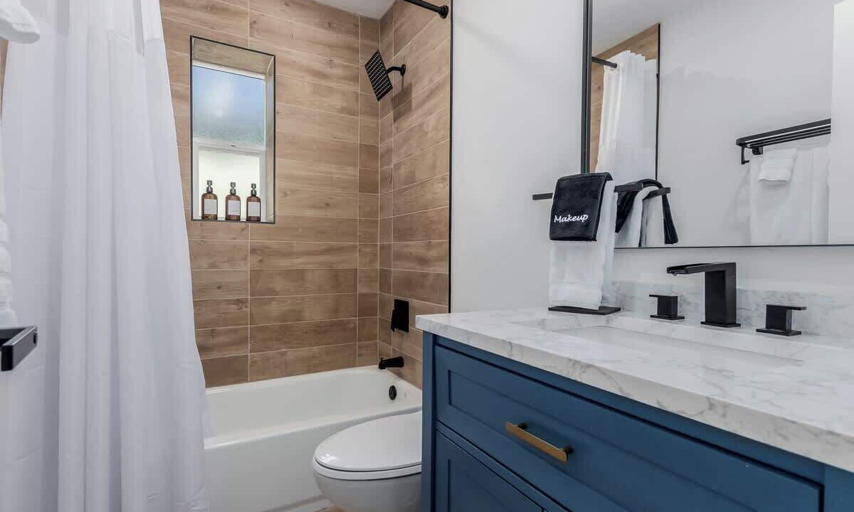 Photo of Bathroom in Peter Howell