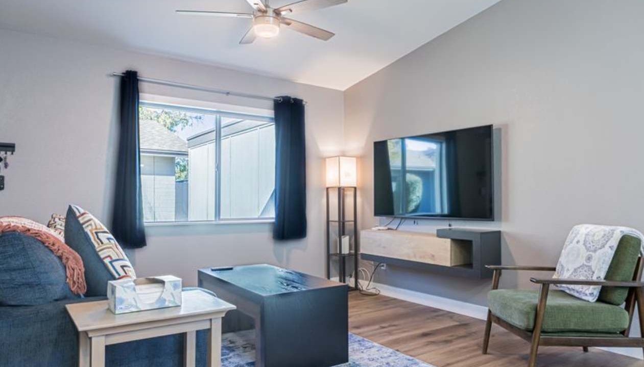 Photo of Livingroom in Kyrene-Superstition