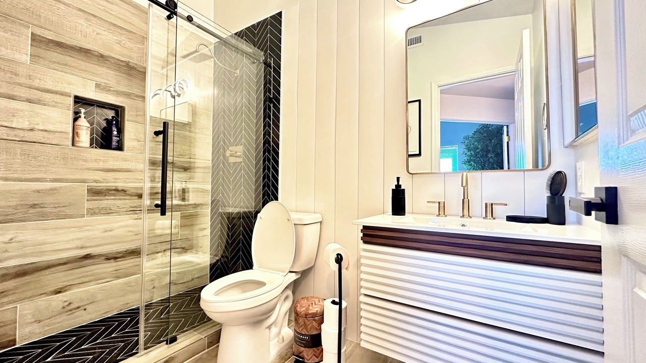 Photo of Bathroom in Val Vista Lakes
