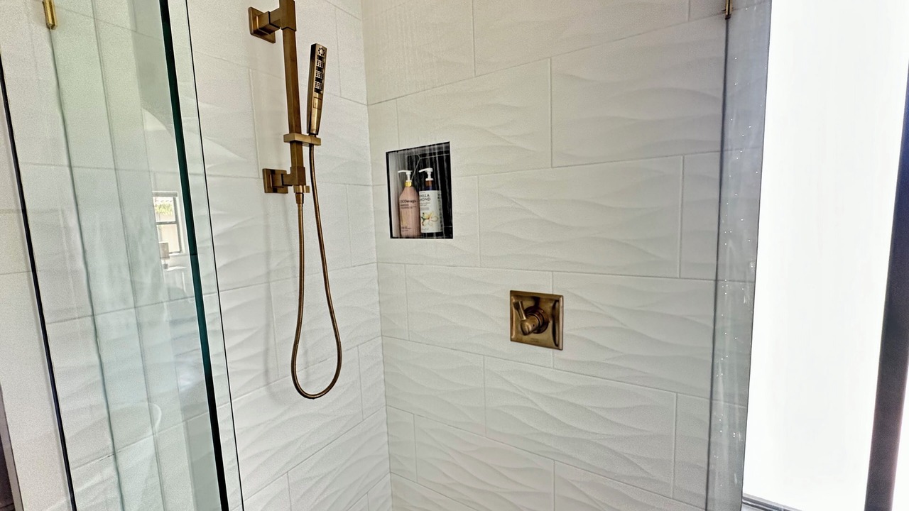 Photo of Bathroom in Val Vista Lakes