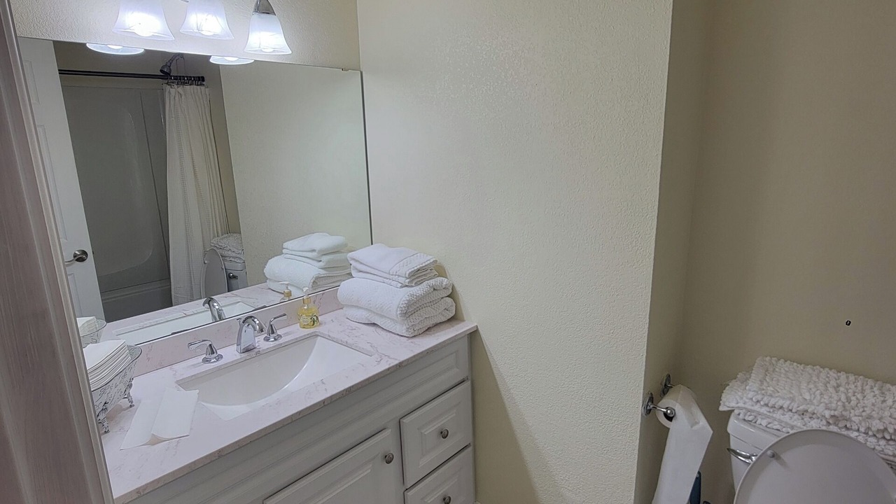 Photo of Bathroom in Globe
