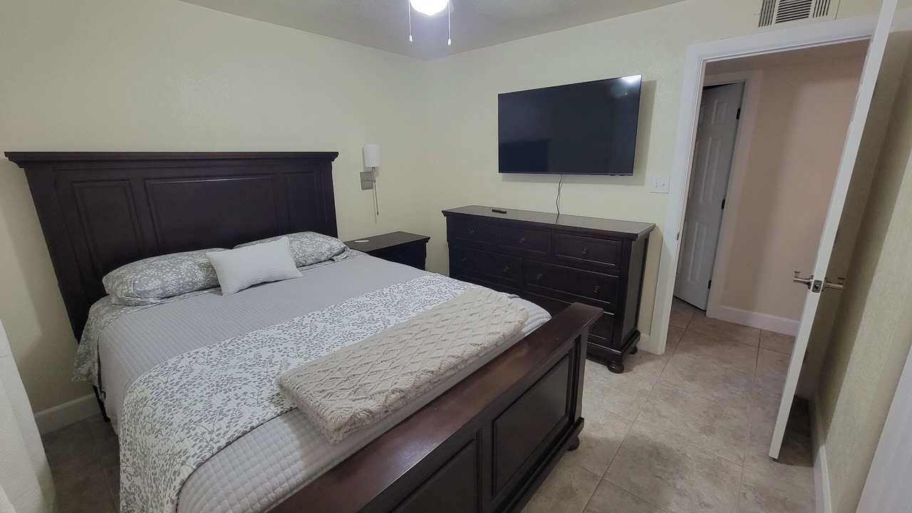 Photo of Bedroom in Globe