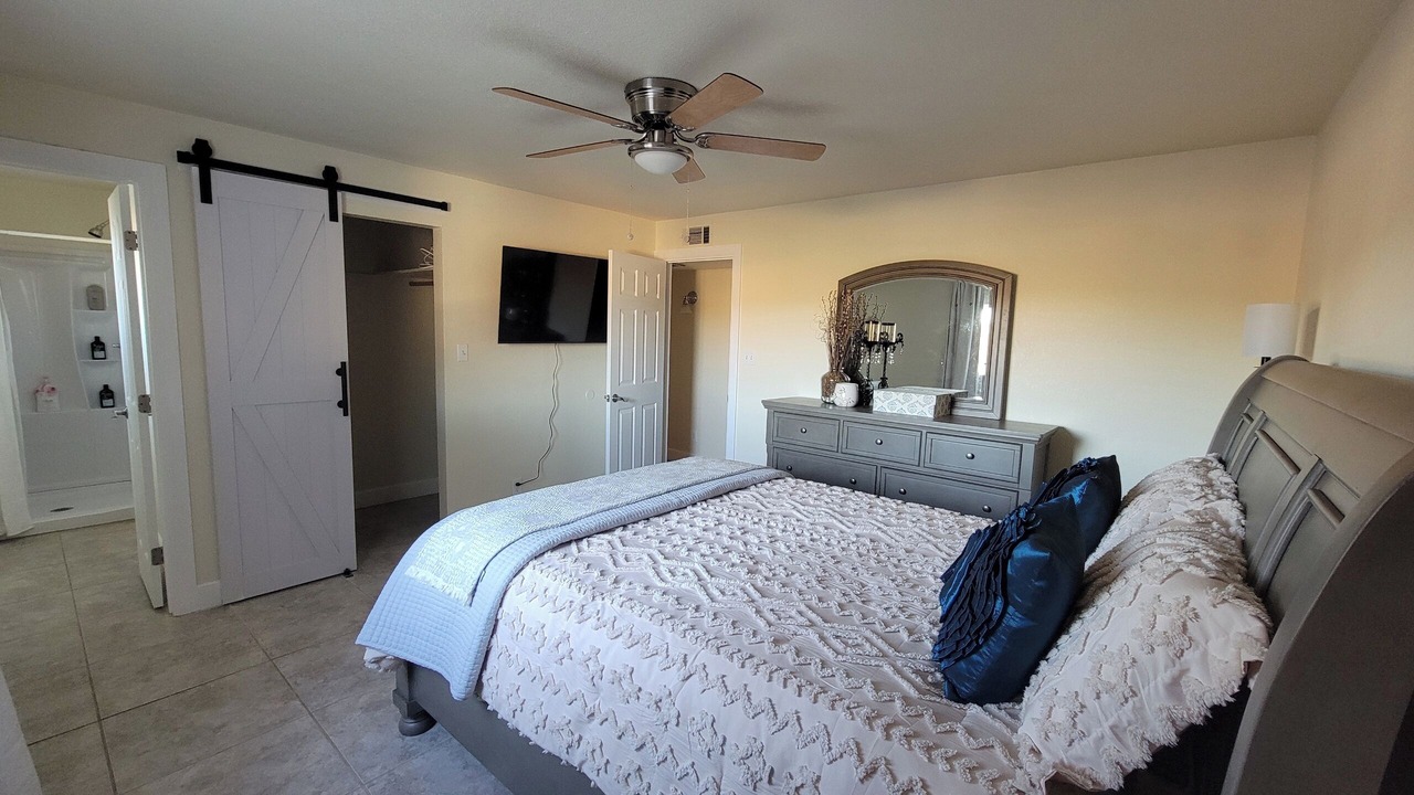 Photo of Bedroom in Globe