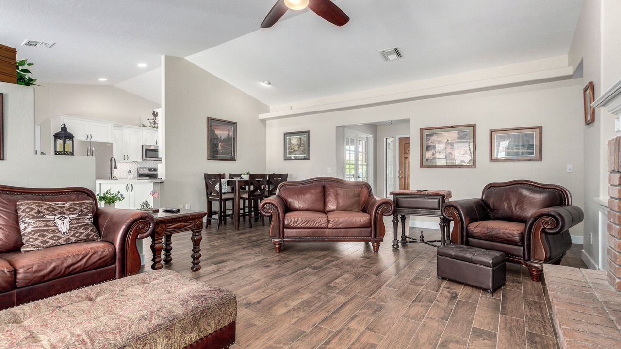 Photo of Livingroom in Val Vista Lakes