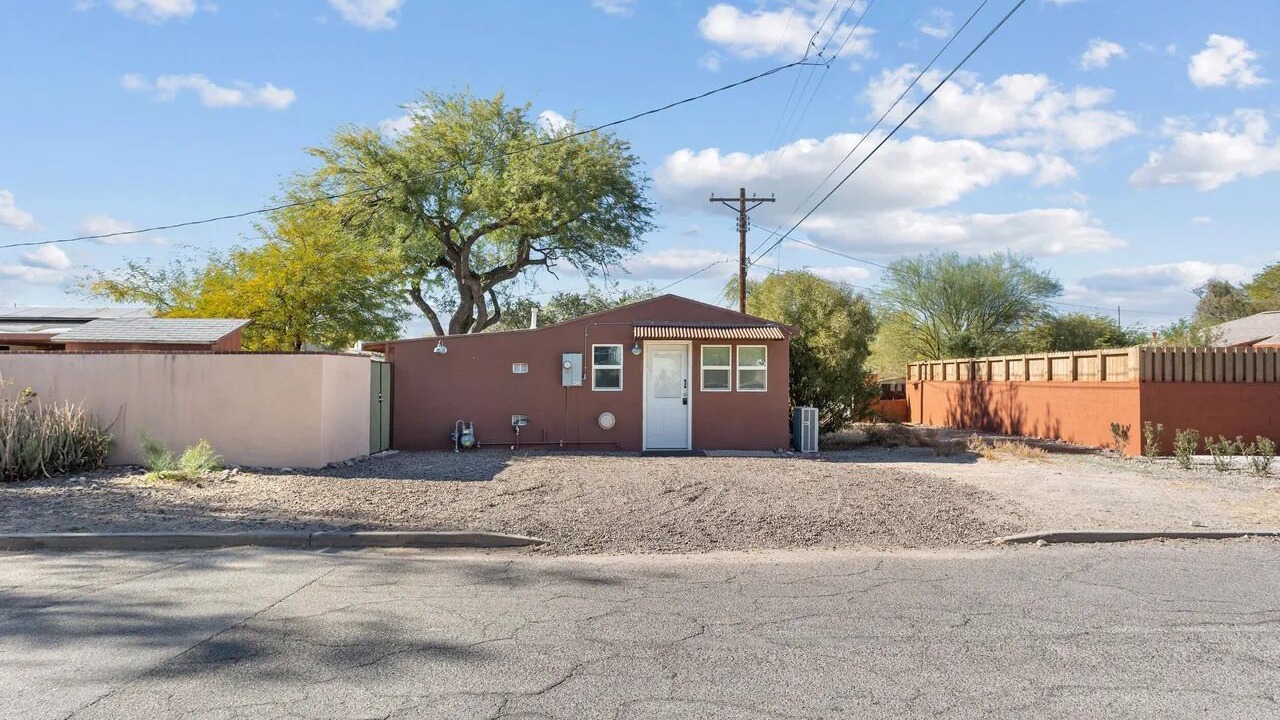 Photo of Outdoor in Blenman-Elm