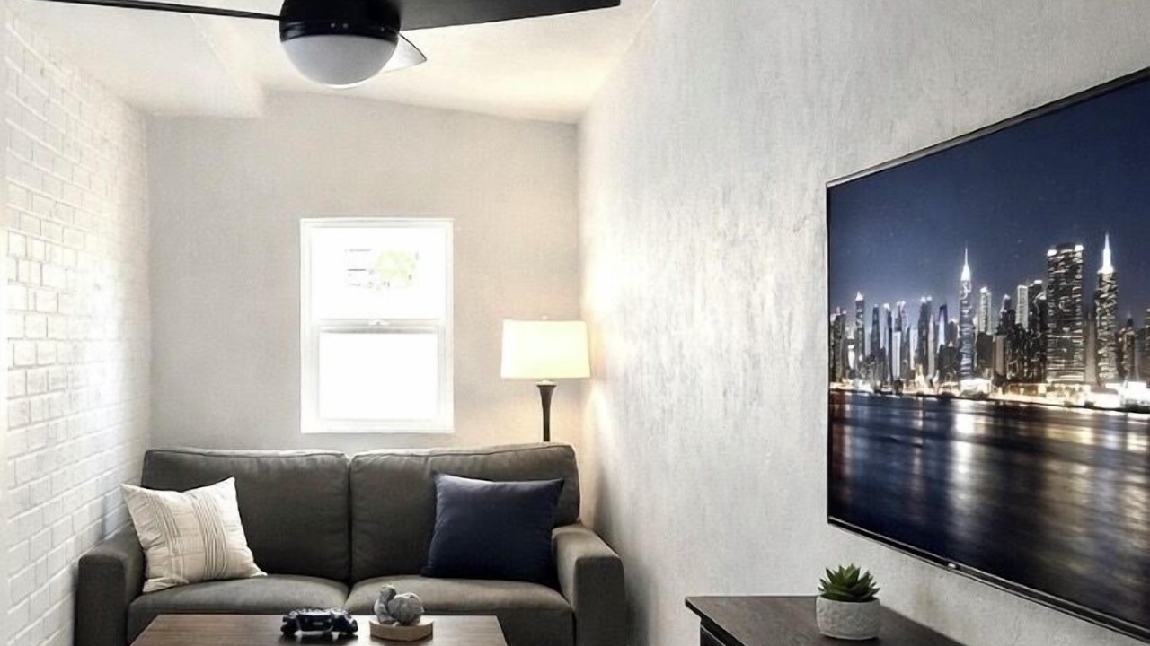Photo of Livingroom in Blenman-Elm