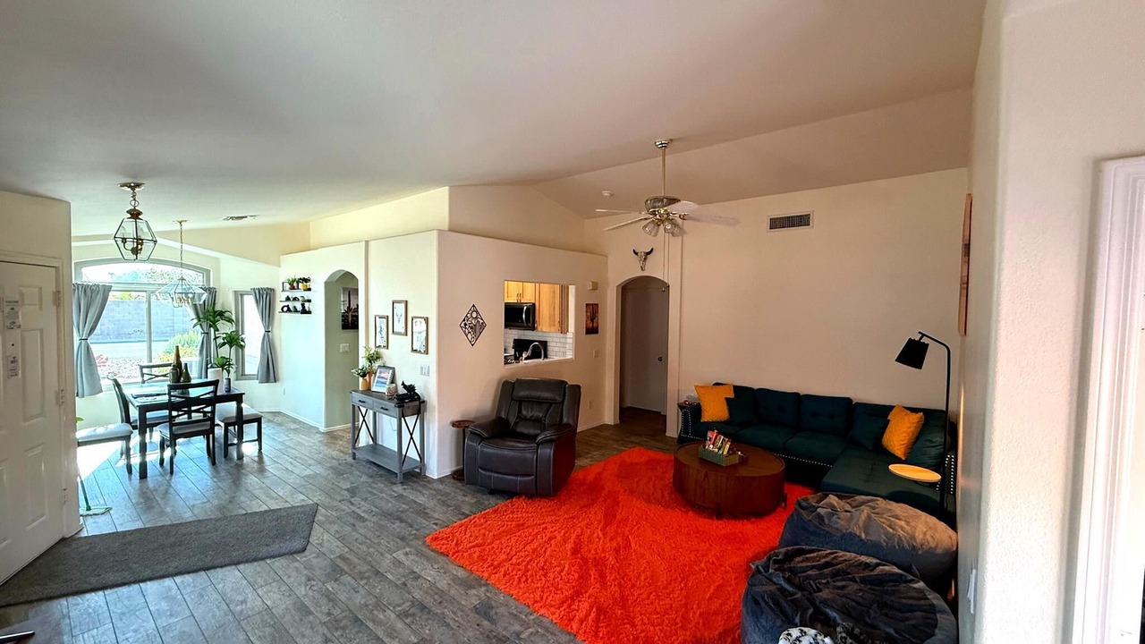 Photo of Livingroom in Surprise