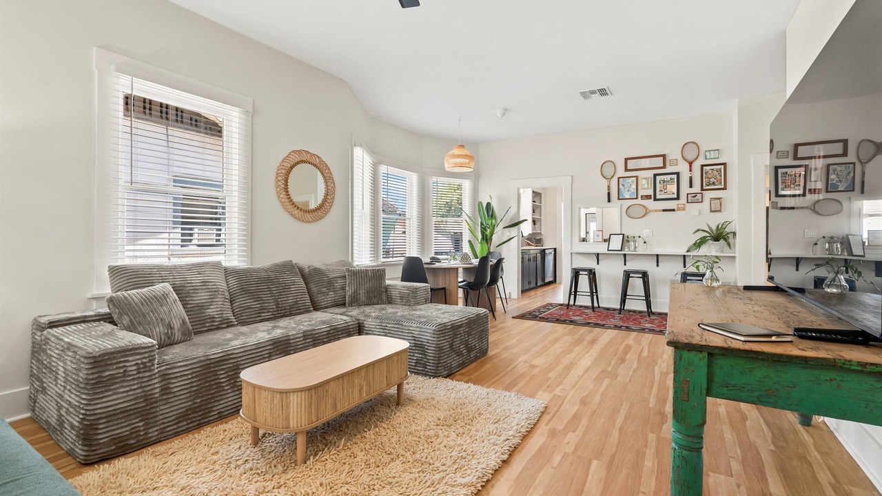Photo of Livingroom in West University
