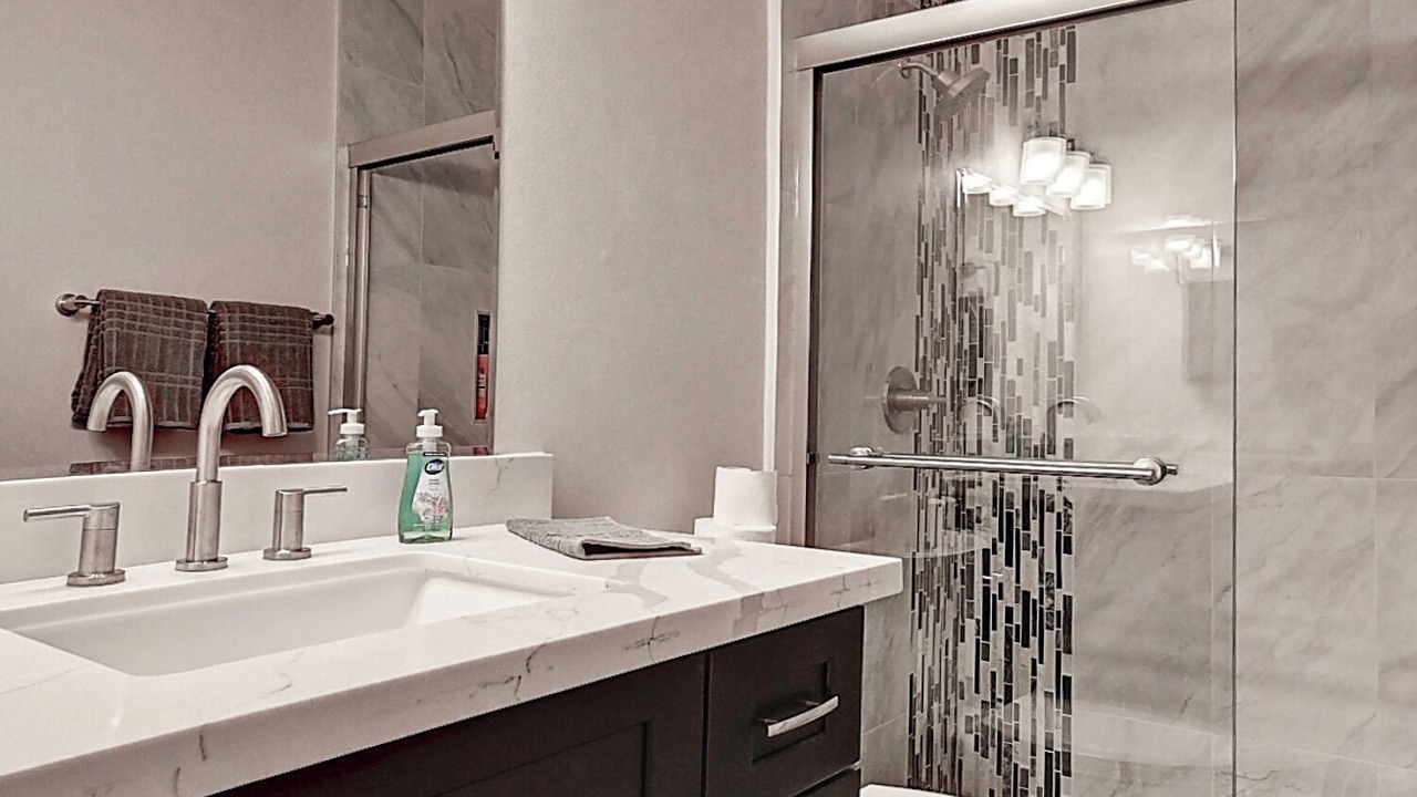 Photo of Bathroom in Fashion Square