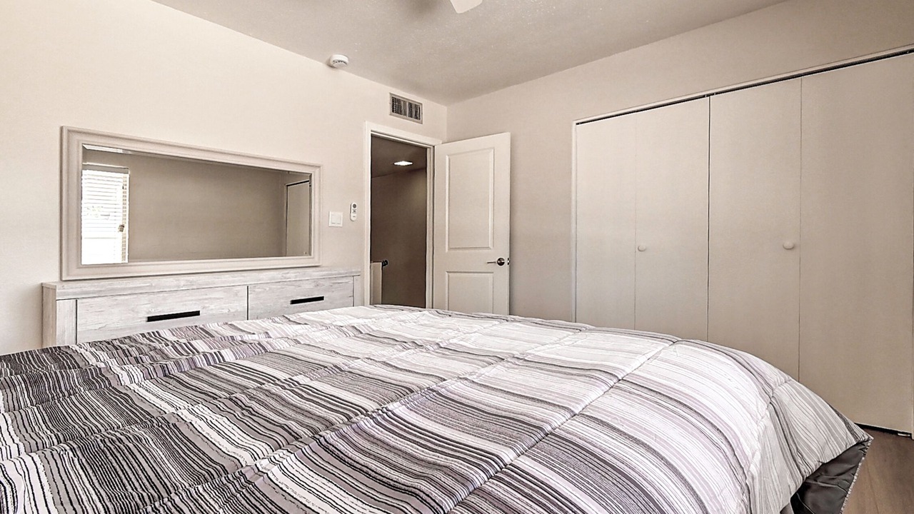Photo of Bedroom in Fashion Square