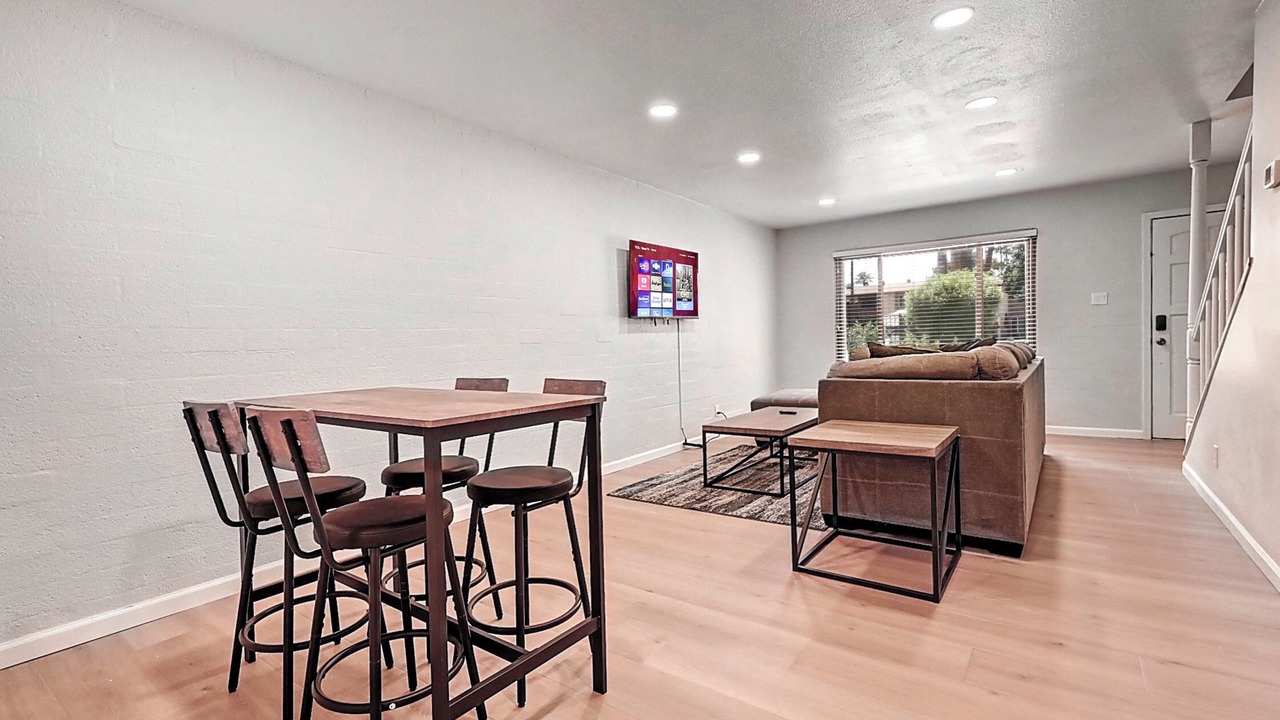 Photo of Others in Fashion Square