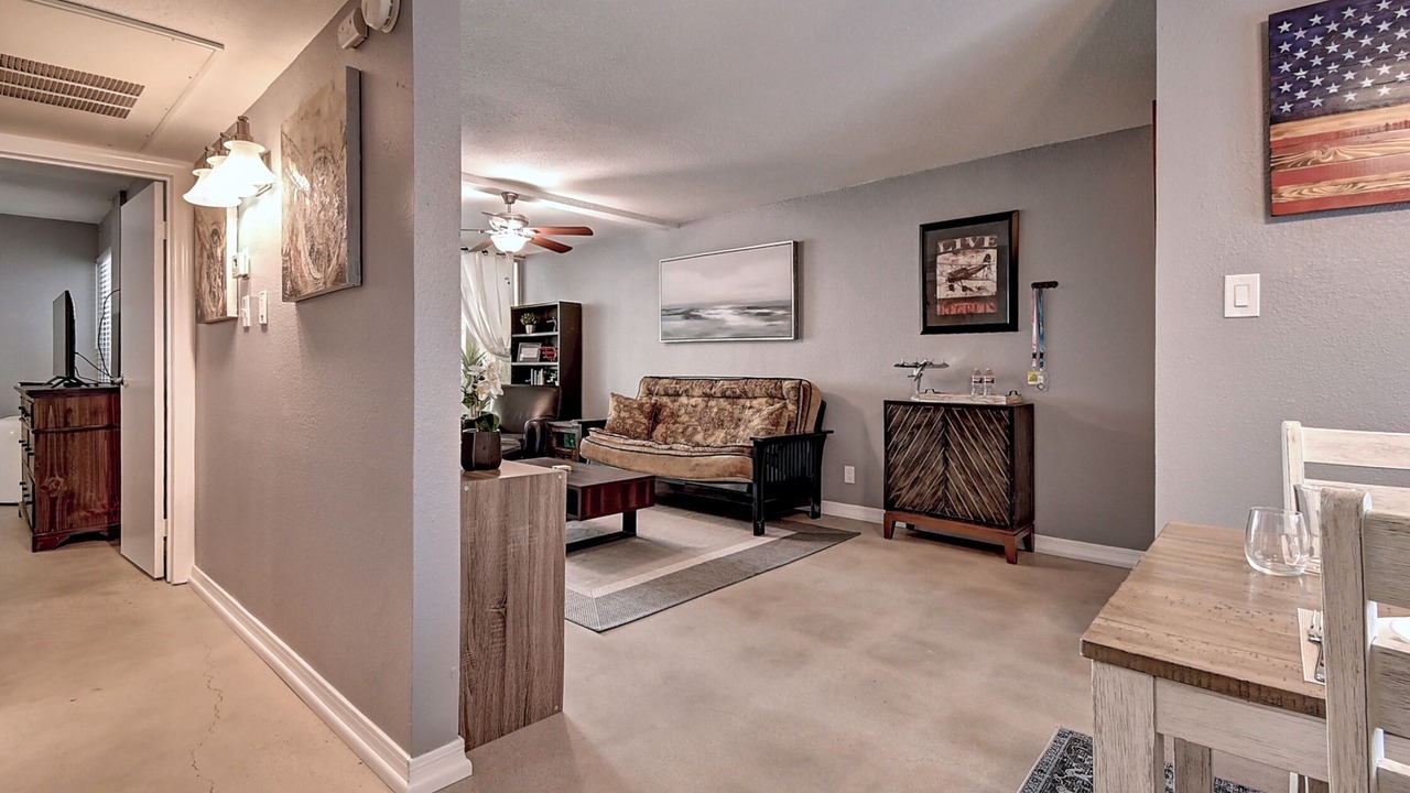 Photo of Livingroom in Entertainment District