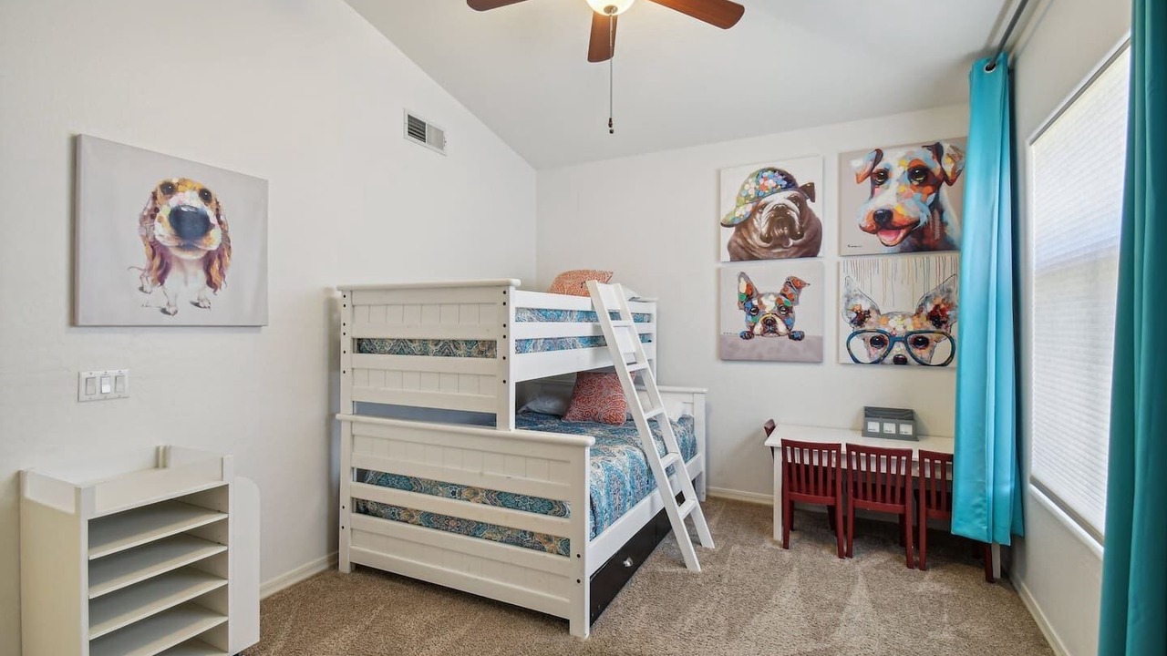 Photo of Bedroom in Arabian Crest