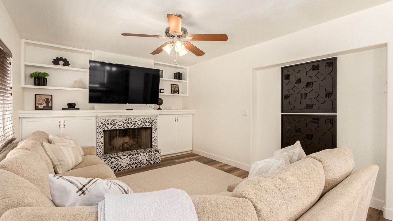 Photo of Livingroom in Val Vista Lakes