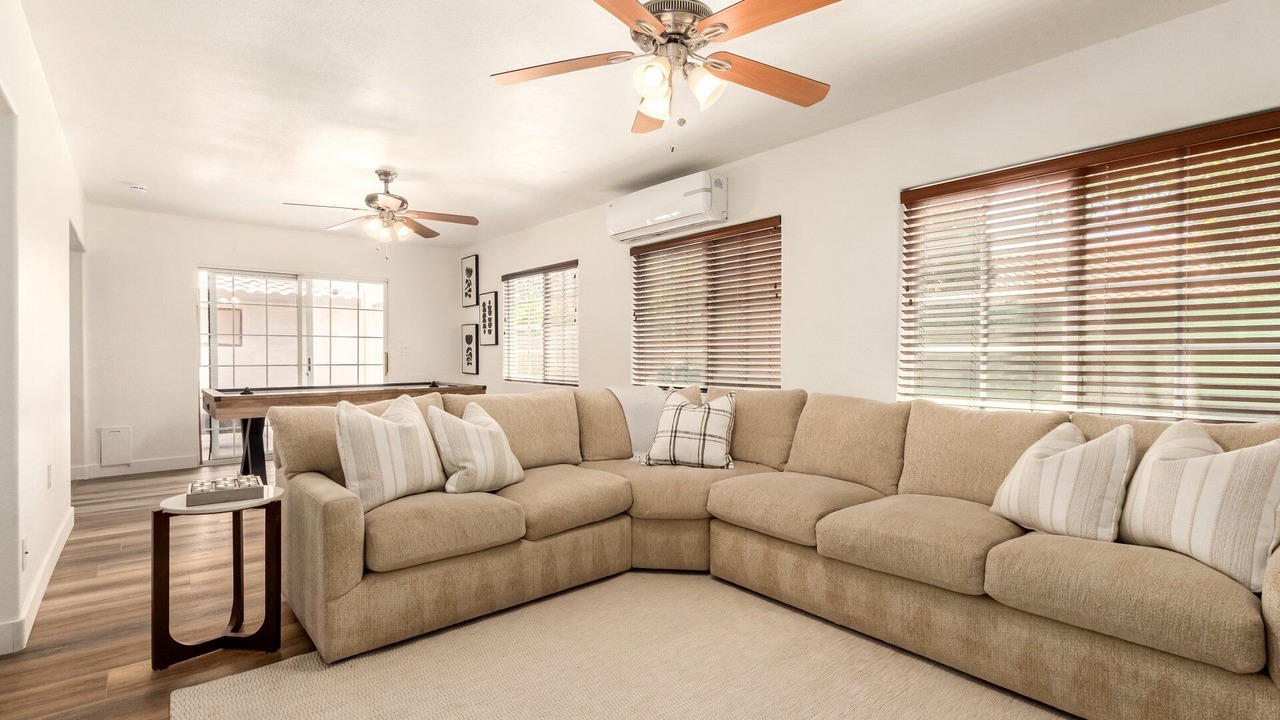 Photo of Livingroom in Val Vista Lakes