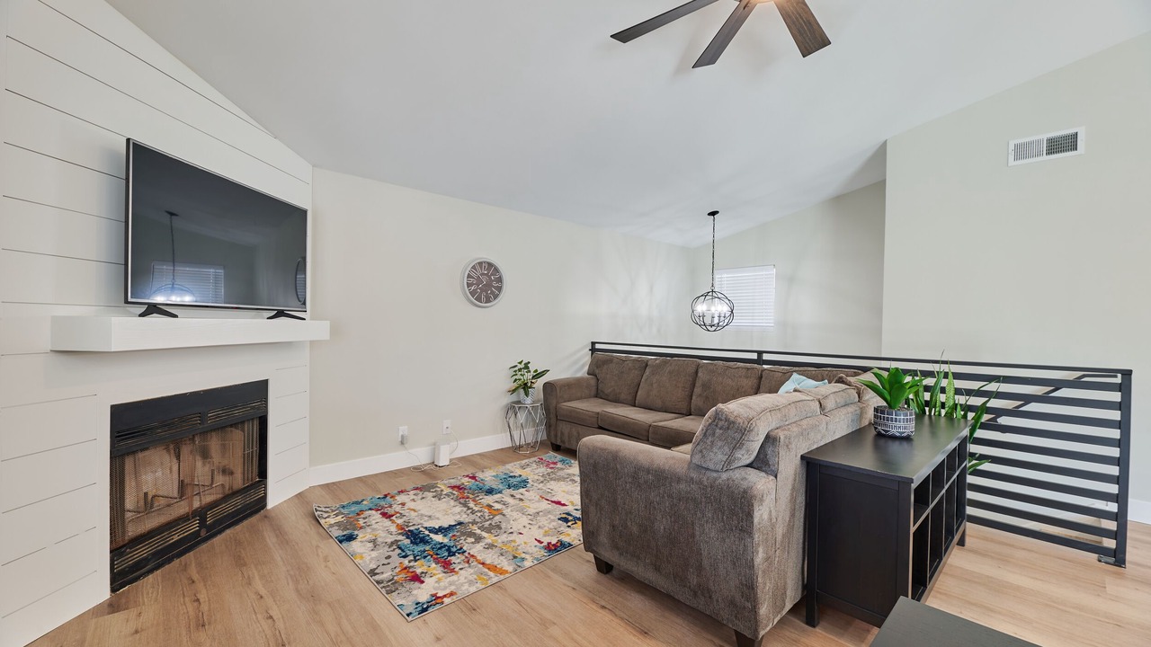 Photo of Livingroom in East Mesa
