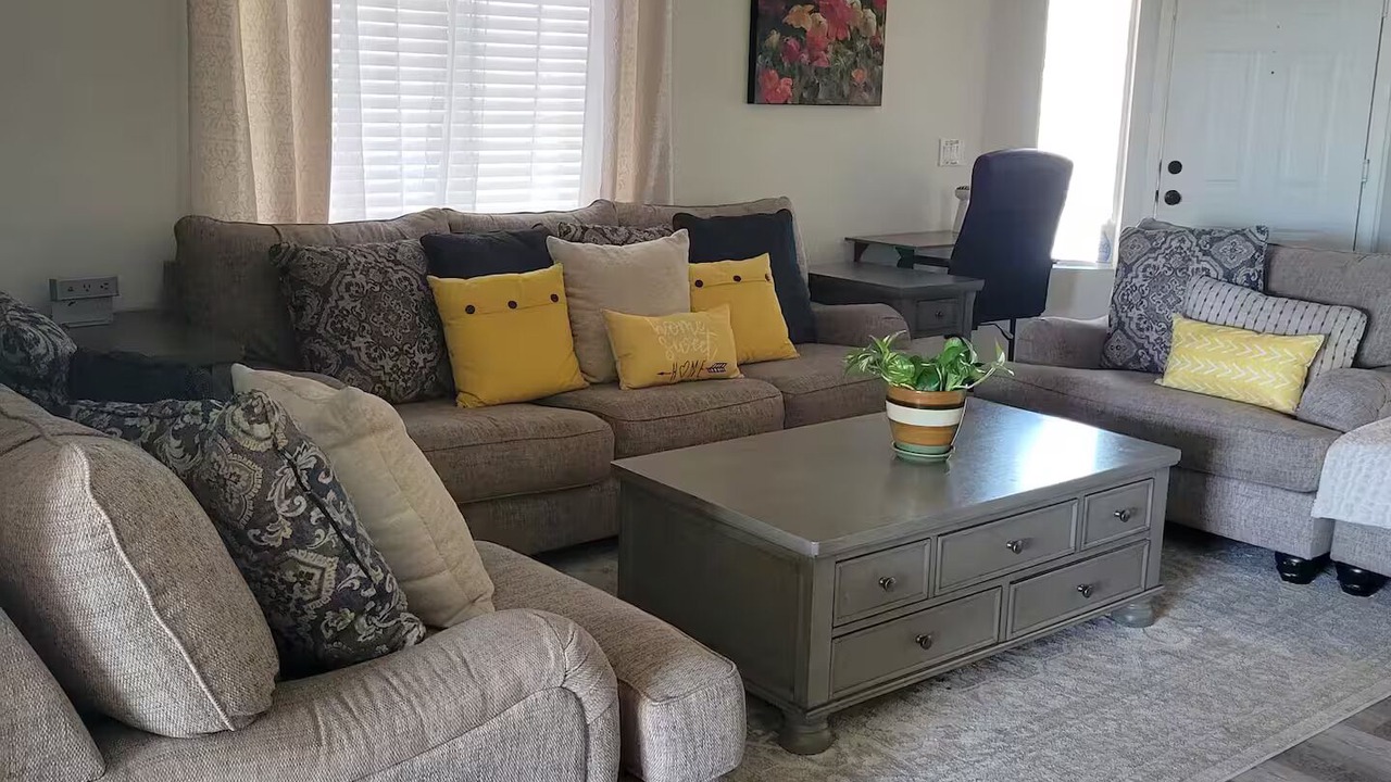Photo of Livingroom in East Mesa
