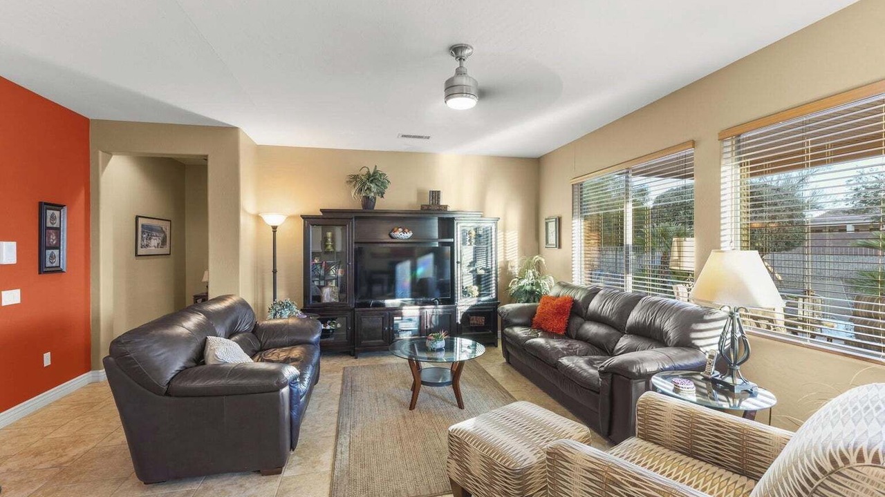 Photo of Livingroom in Surprise