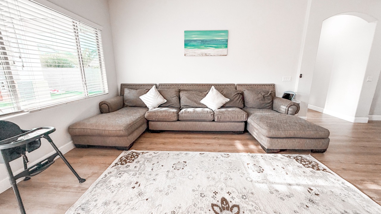 Photo of Livingroom in Villages At Queen Creek