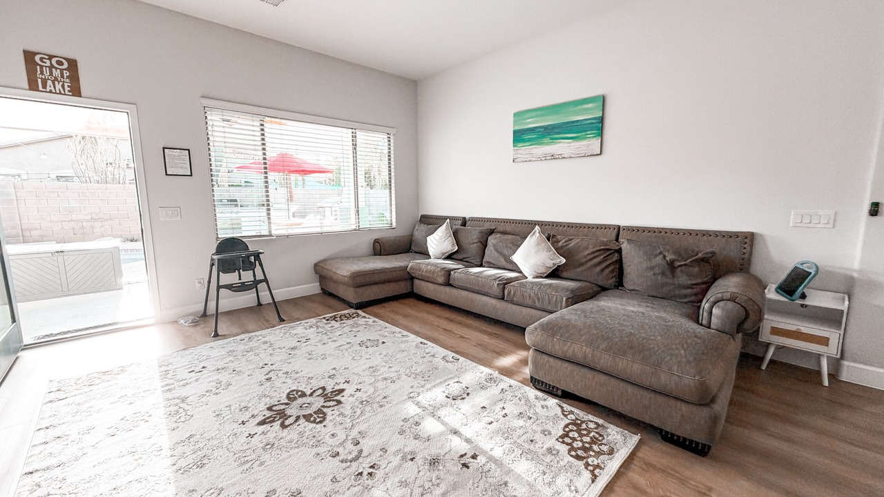 Photo of Livingroom in Villages At Queen Creek
