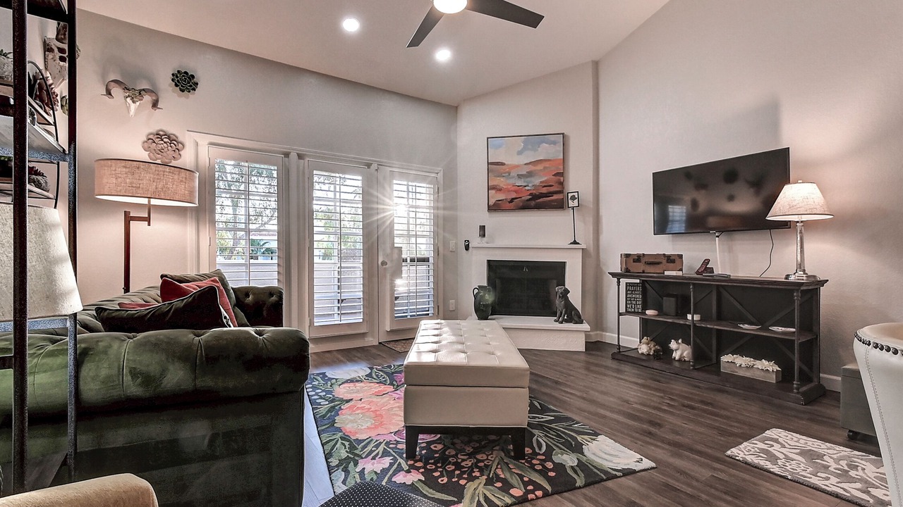 Photo of Livingroom in Camelback East