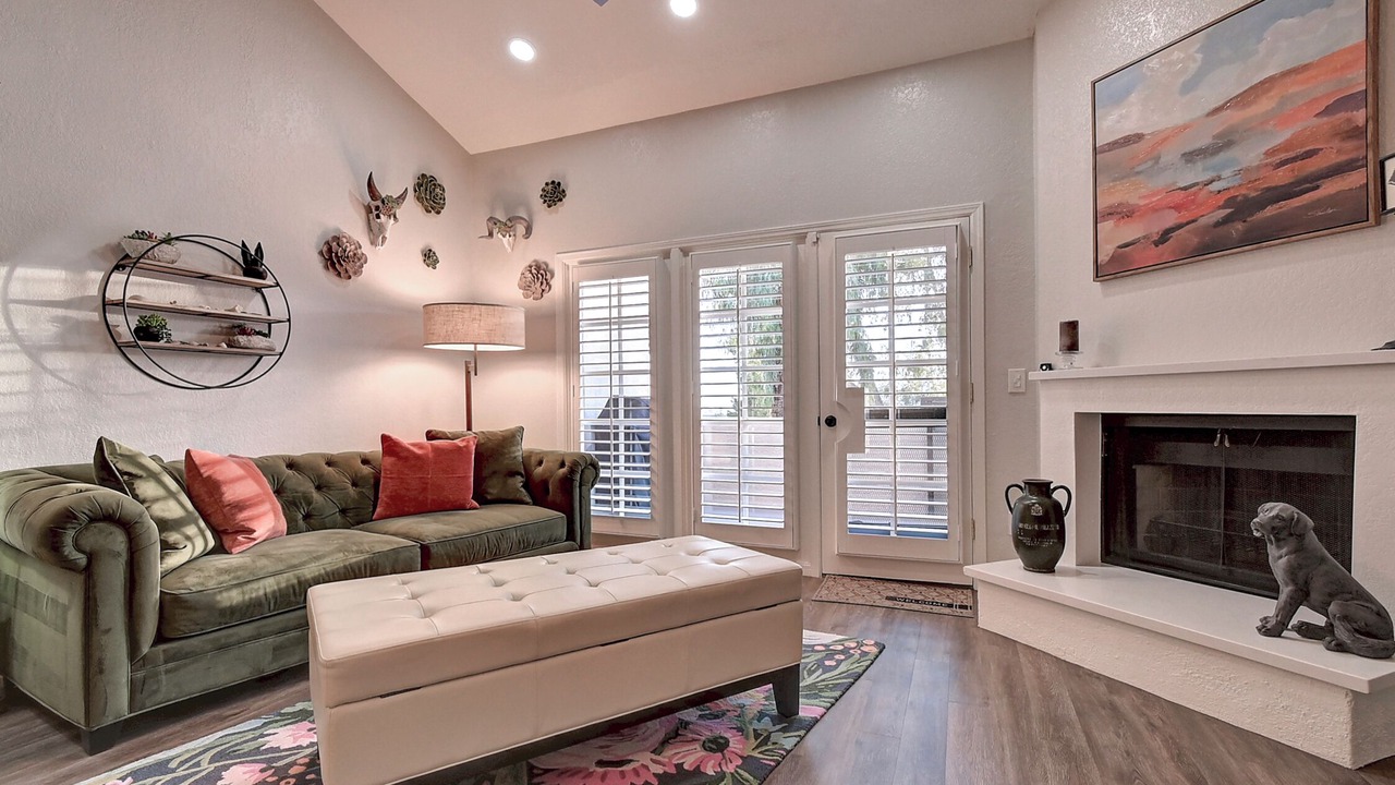 Photo of Livingroom in Camelback East