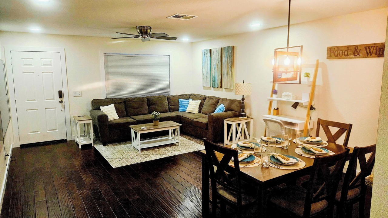 Photo of Livingroom in Desert View