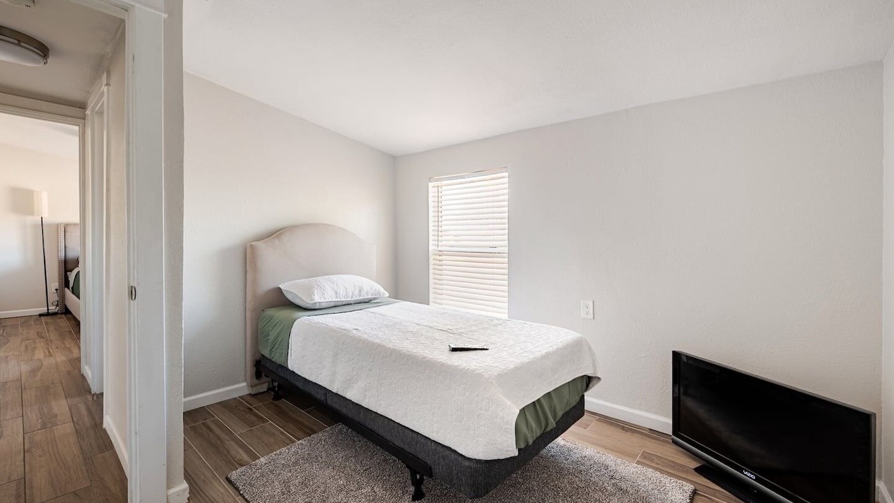 Photo of Bedroom in Garfield