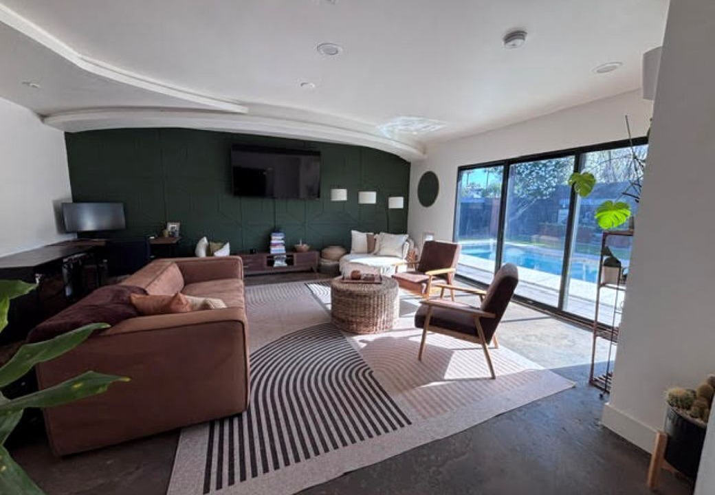 Photo of Livingroom in Encanto