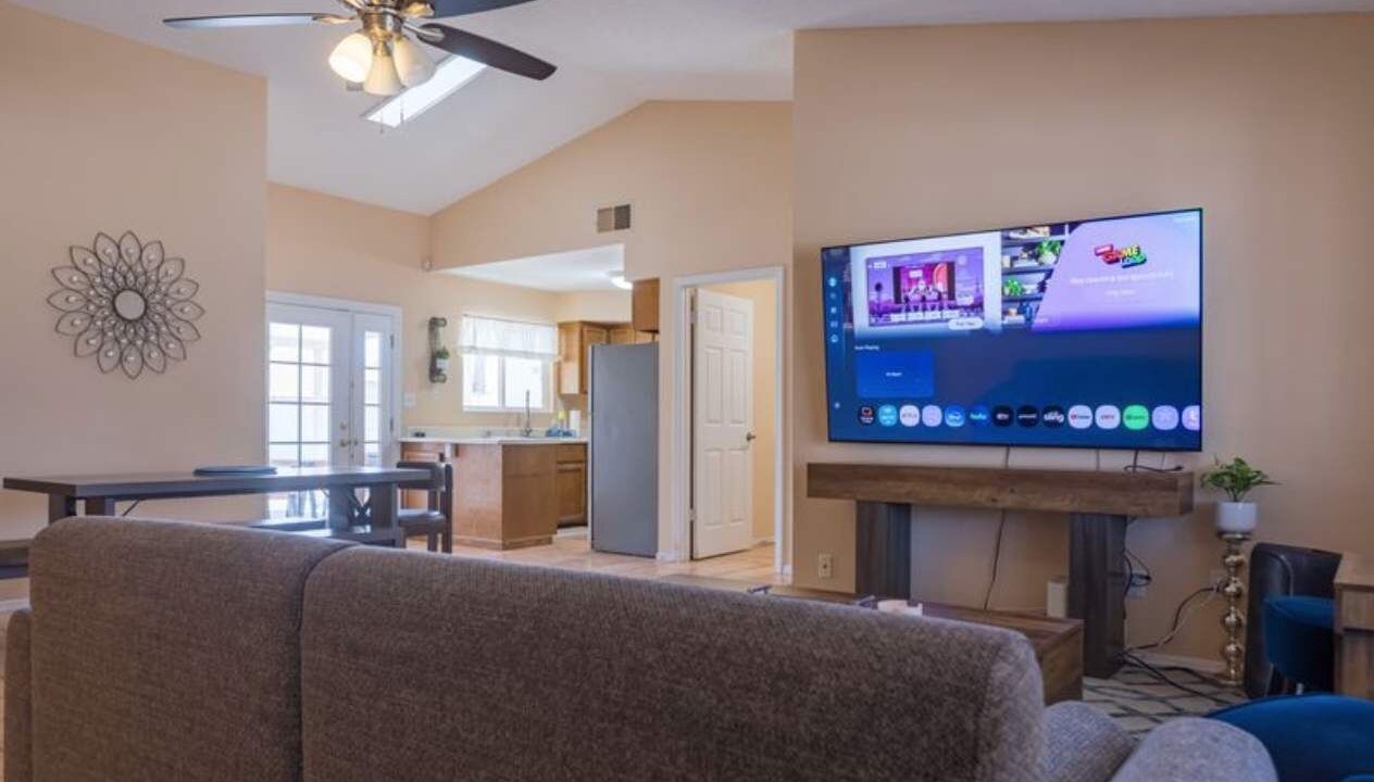 Photo of Livingroom in Deer Valley Estates