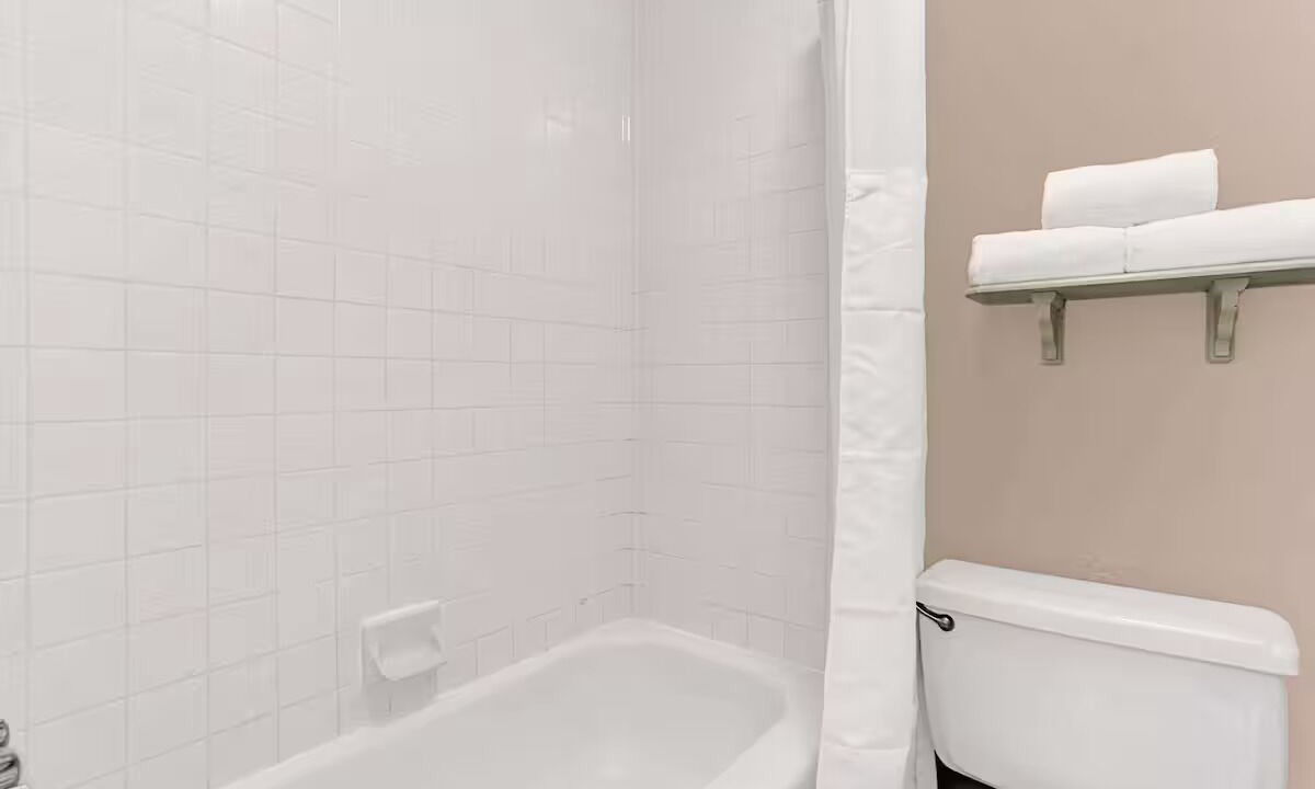 Photo of Bathroom in Barrio Hollywood