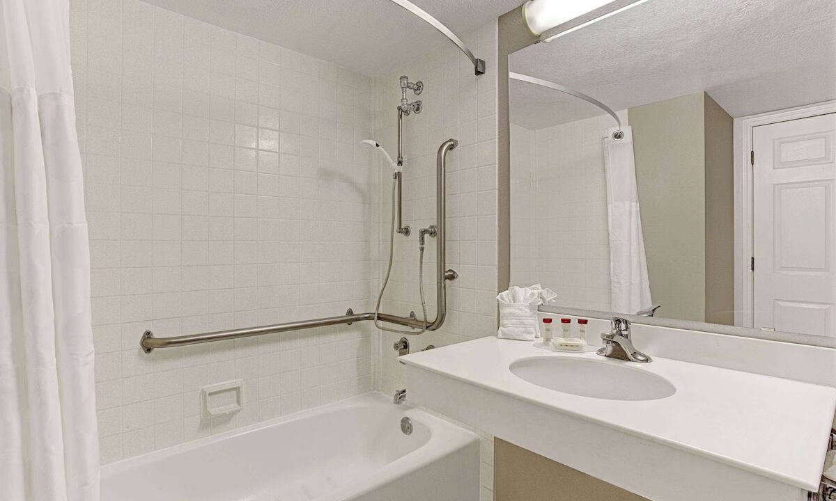 Photo of Bathroom in Barrio Hollywood