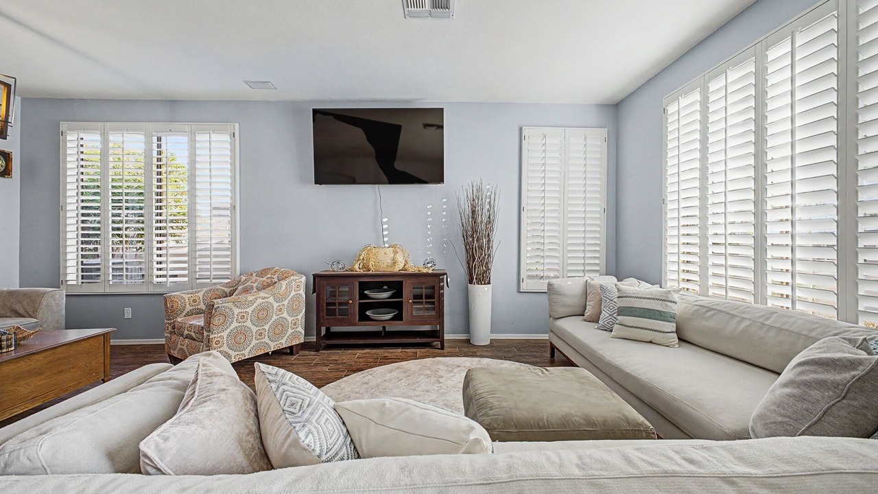Photo of Livingroom in Foothills Club West