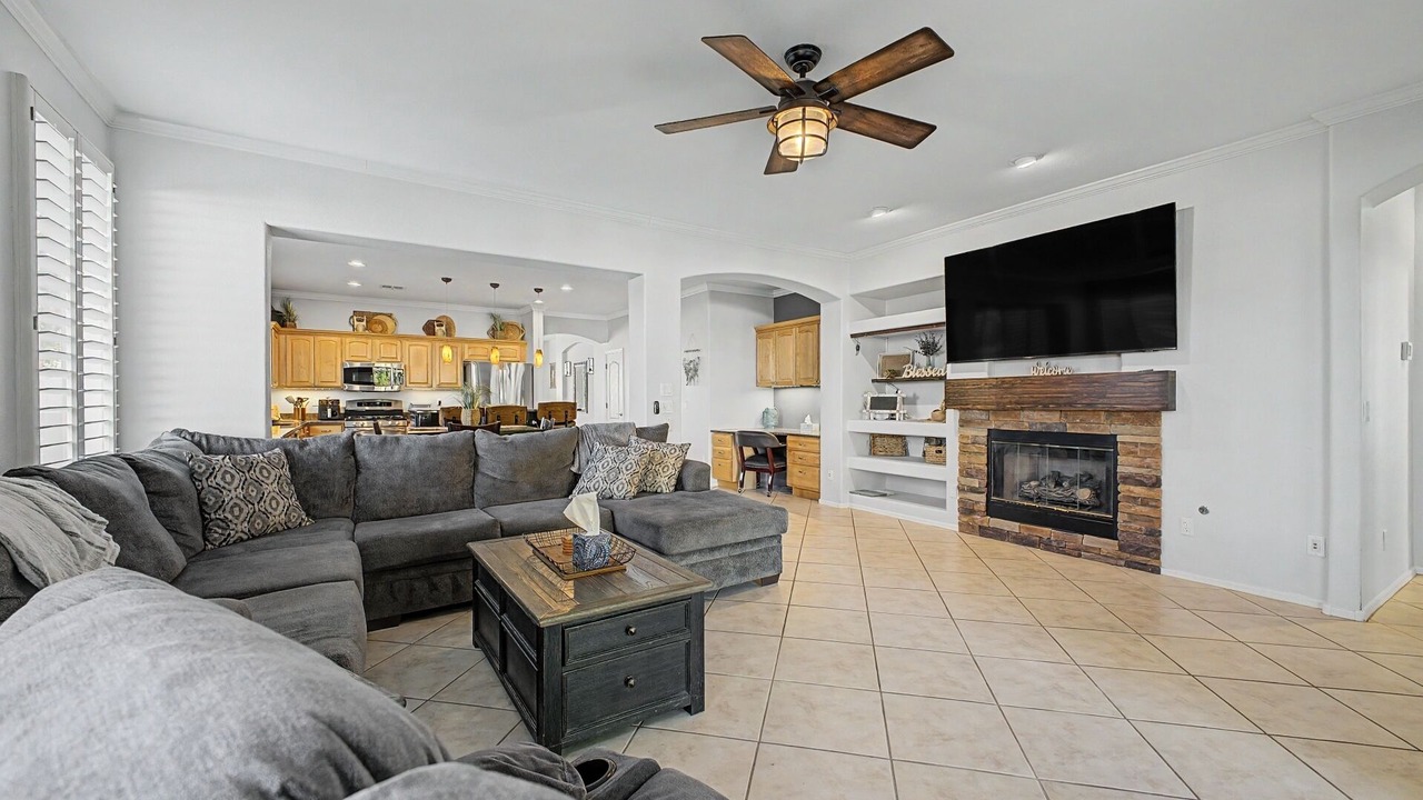 Photo of Livingroom in Foothills Club West
