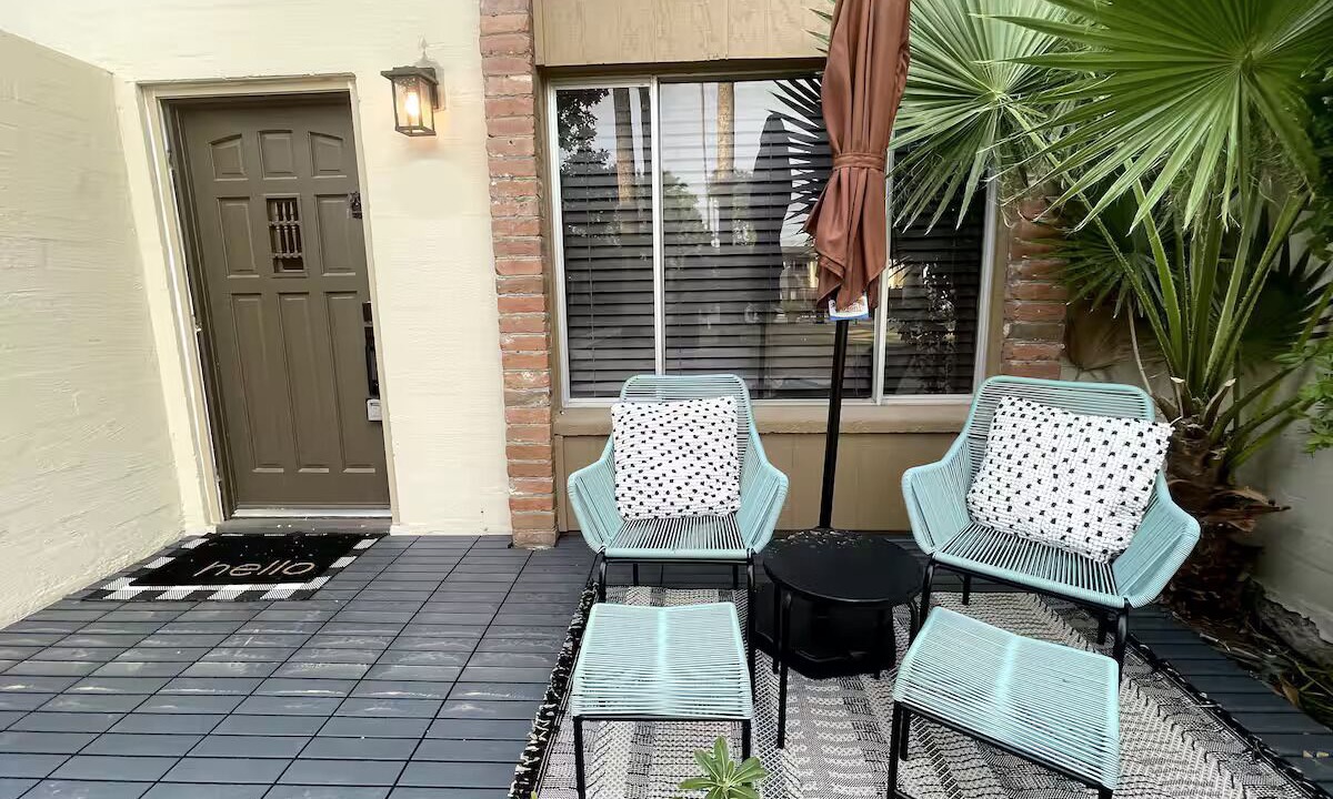 Photo of Patio Balcony in Fashion Square