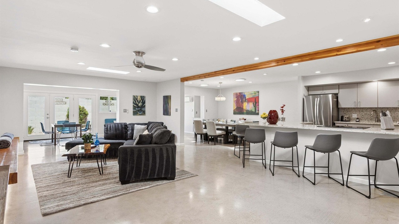 Photo of Livingroom in Brown and Stetson Business
